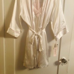 Mrs. Robe and Underslip